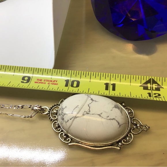 Howlite necklace - Picture 3 of 10